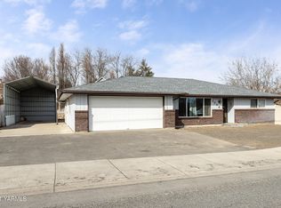 1704 S 72nd Ave, Yakima, WA 98908