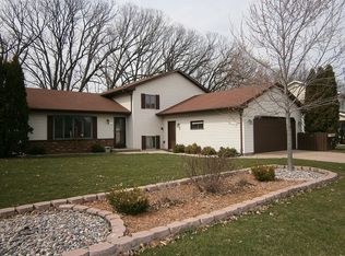 1021 Wylde Oak Dr, Oshkosh, WI 54904