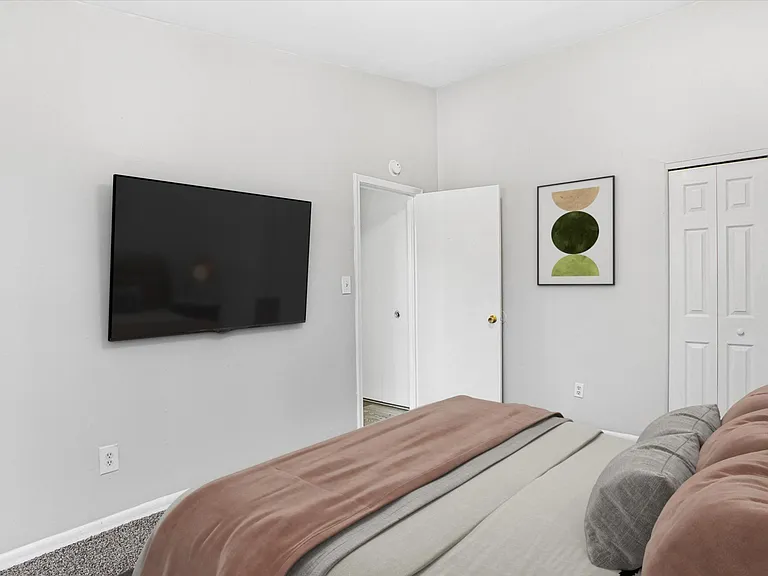 Village Grove Apartments — Photo 21