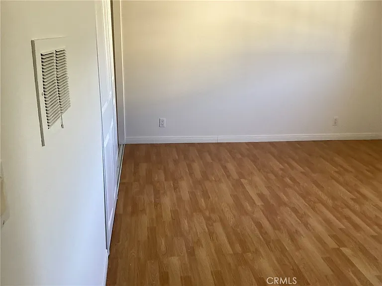 3010 Montrose Ave — Photo 5