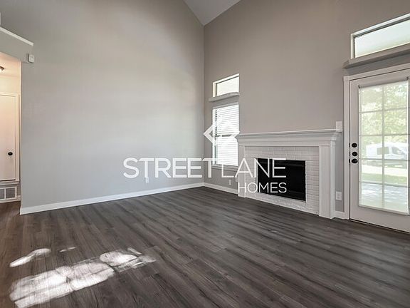 3rd image of 9126 Oak Hollow Dr