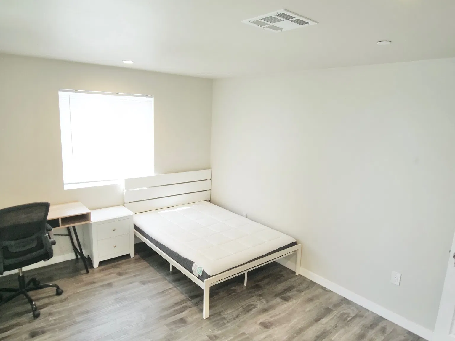 Studio, 300 sqft, $1,249 — Photo 2