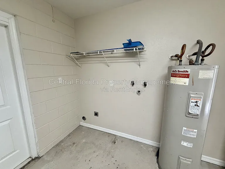 939 Pecan St — Photo 11