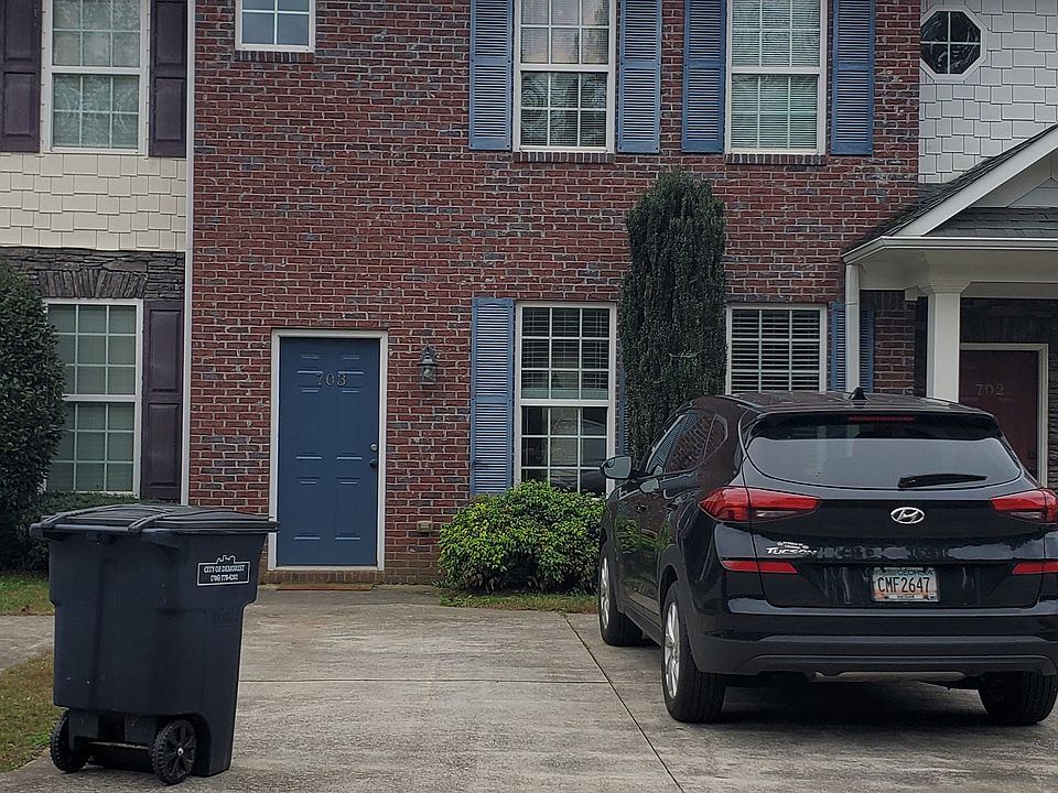 1st image of 703 Hyde Park Ln