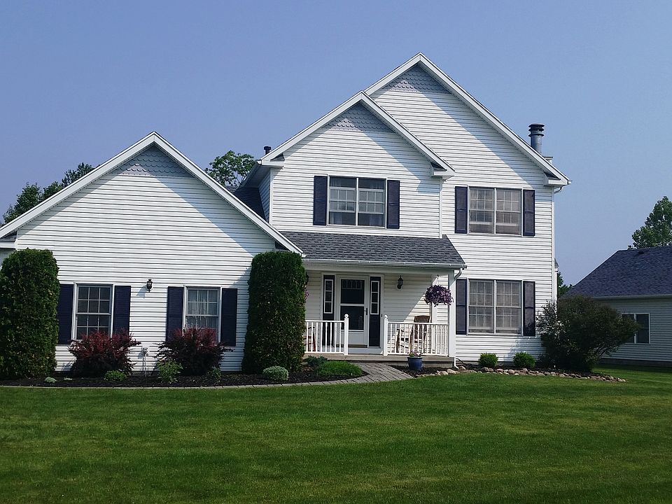 1st image of 61 Leanna Cres