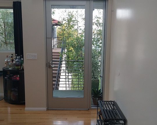 3rd image of 511 1/2 San Juan Ave