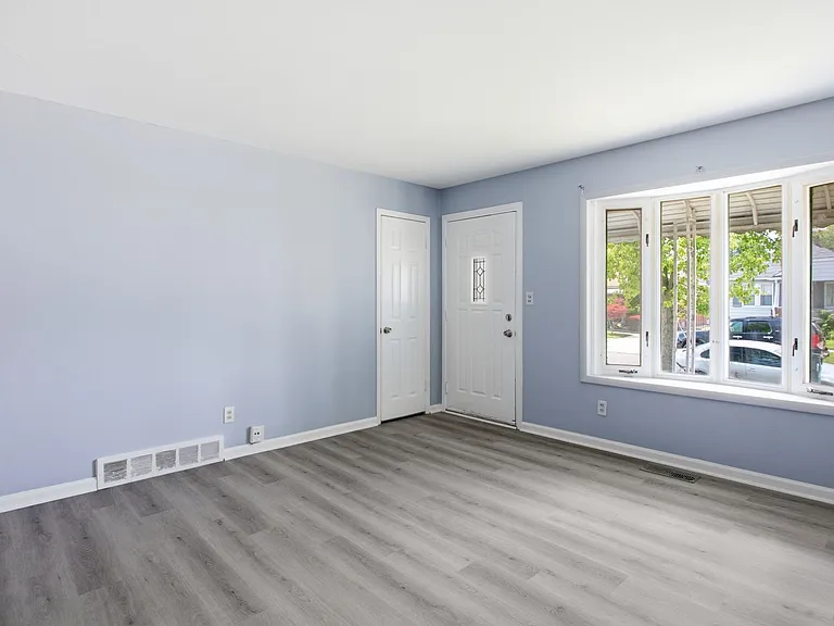 1663 Wilson Ave — Photo 8