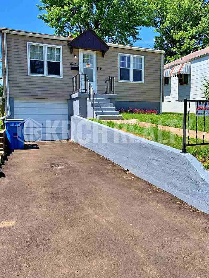 7528 Eunice Ave photo 1