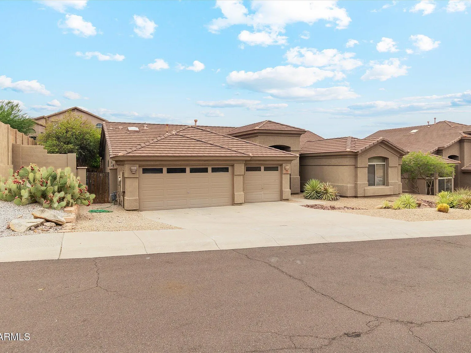 4 bed, 2.0 bath, 2337 sqft, $2,950 — Photo 3