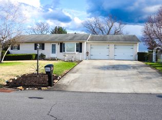 215 Lamplight Ln, Lewisburg, PA 17837