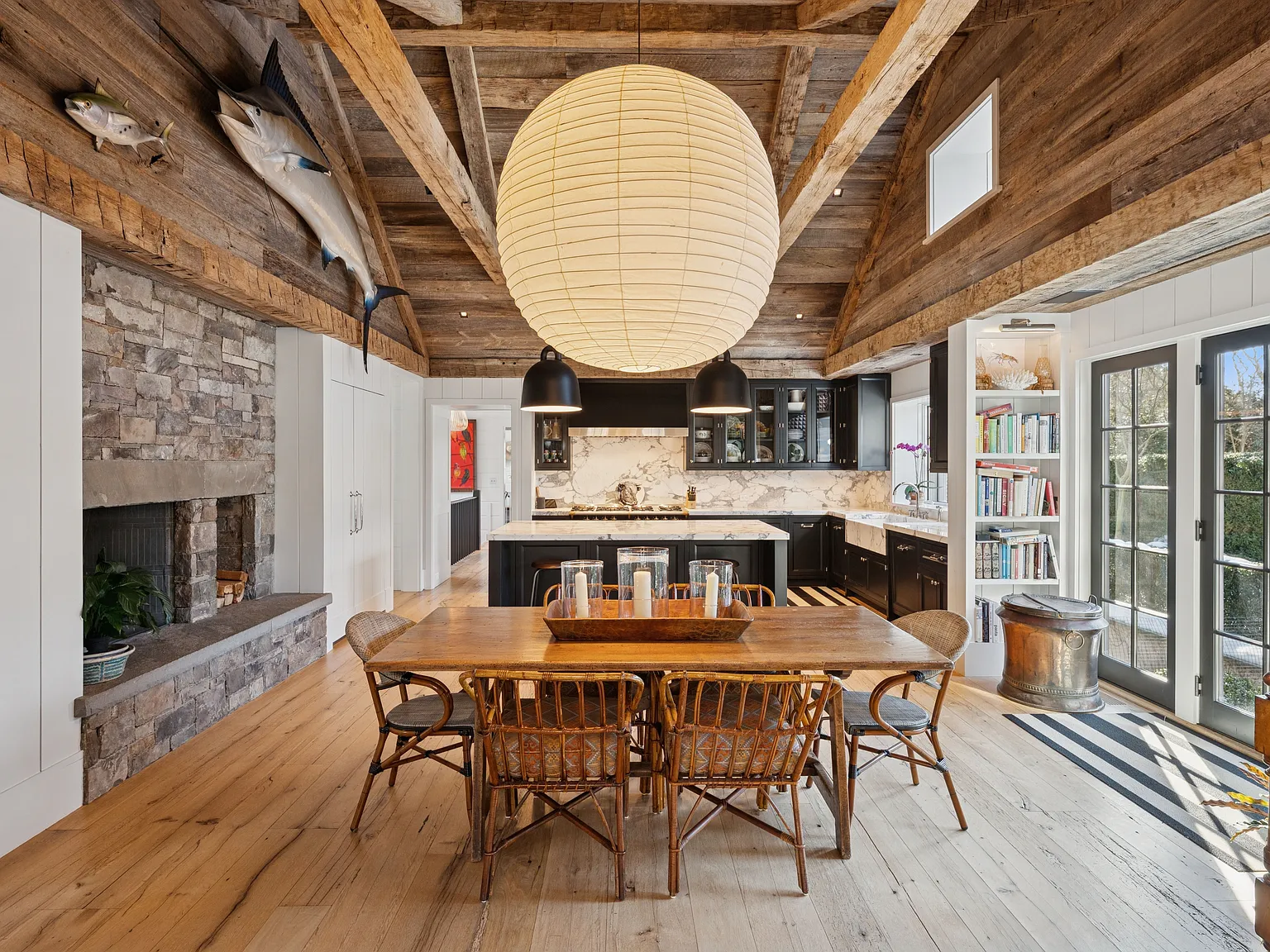 Elevated East Hampton Retreat with Stunning Style Near Village — Photo 3