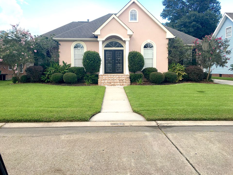 1st image of 27 Devereaux Dr