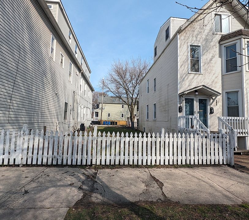 1st image of 3057 N Leavitt St