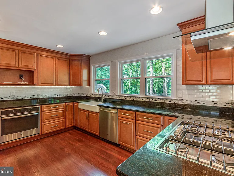 519 Woodland Ct NW — Photo 8