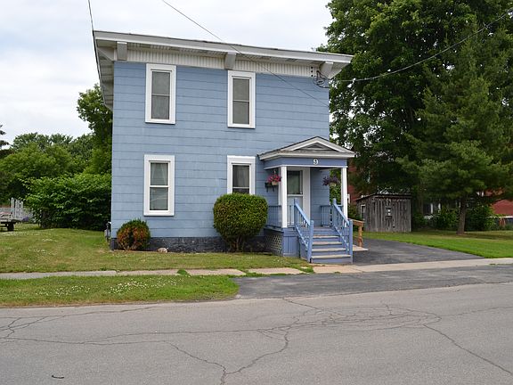 2nd image of 9 Oak St