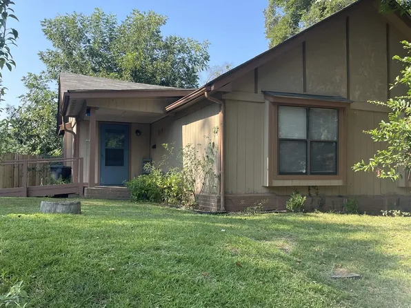 719 W Butler St, Gilmer, TX 75644