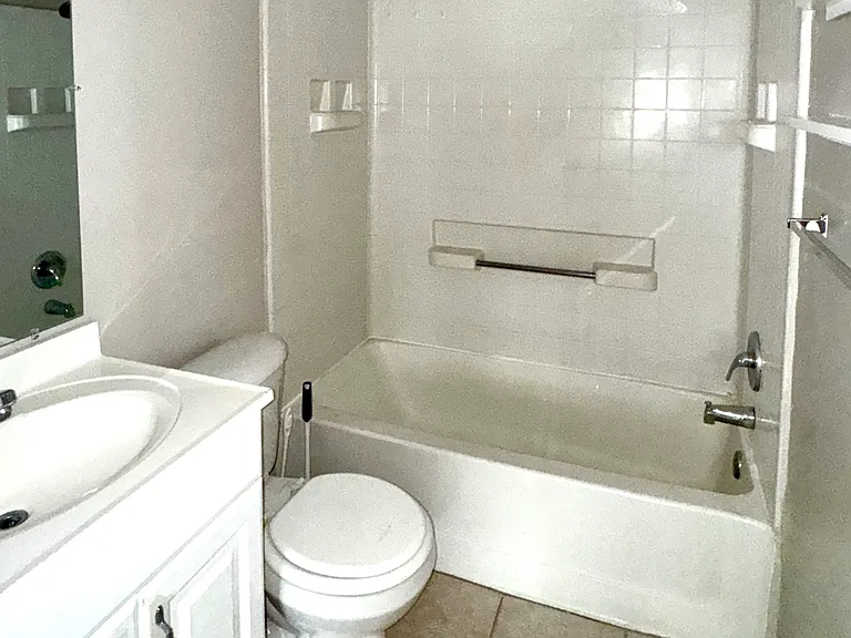 Cedar Creek Apartments — Photo 12