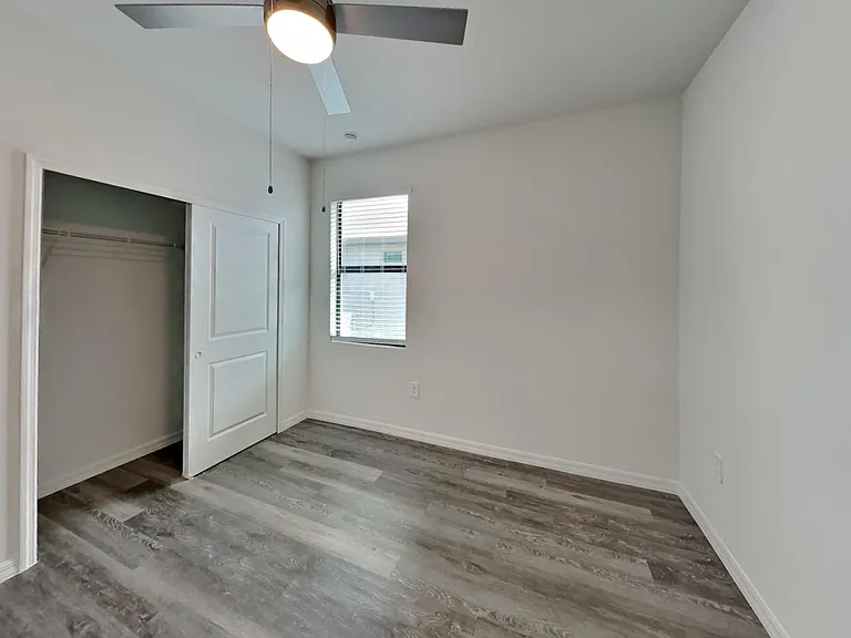 617 SE 9th St — Photo 10