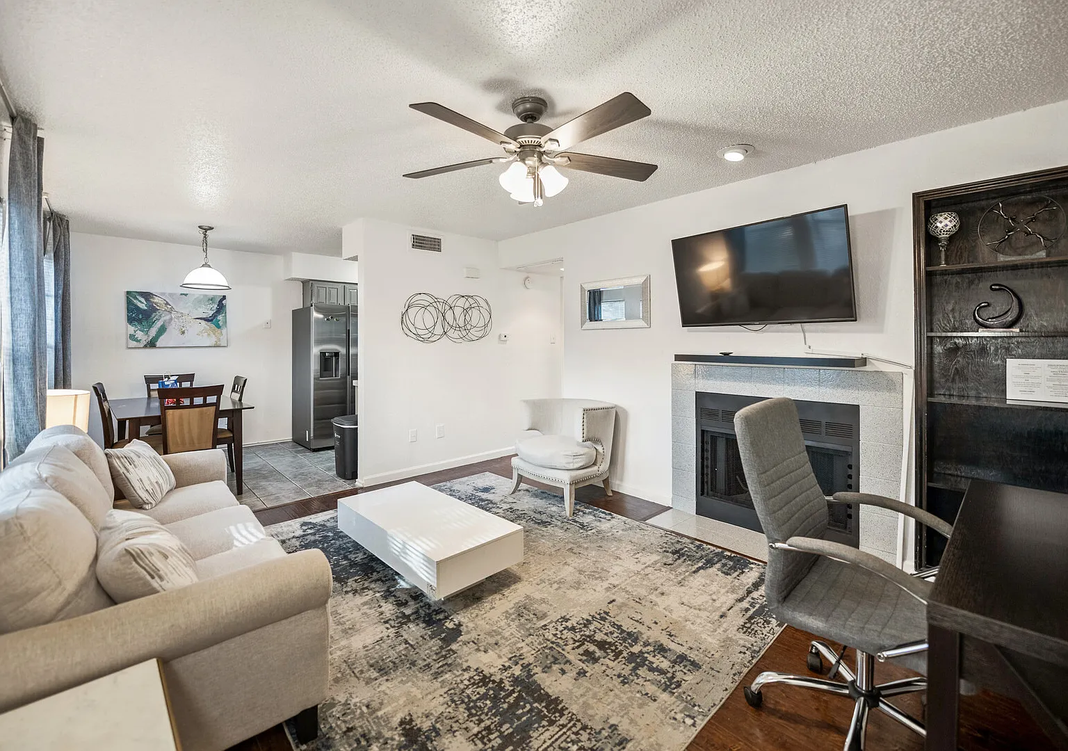 I49 World Cup Stay - 18 min to AT&T - Sleeps 2 - Public Transit — Photo 1