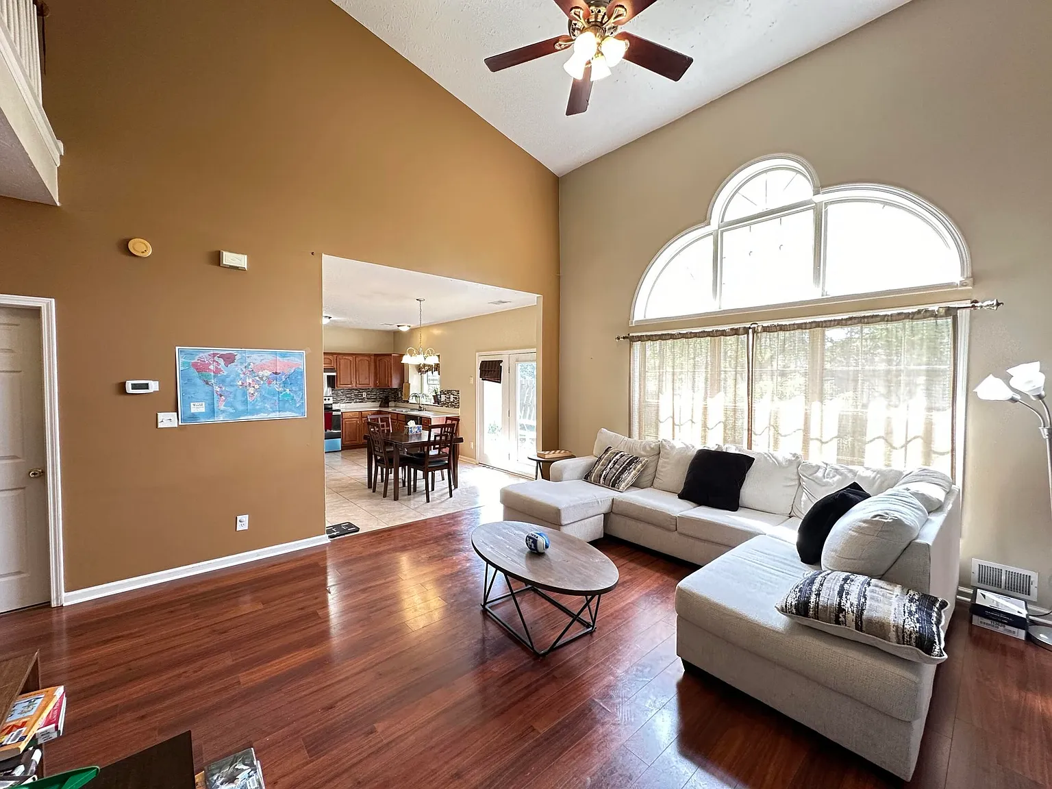 3 bed, 2201 sqft, $2,450 — Photo 4