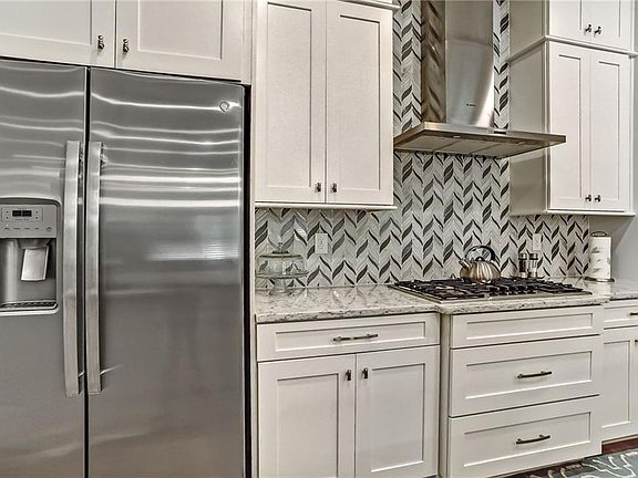 3rd image of 96044 Bottlebrush Ln