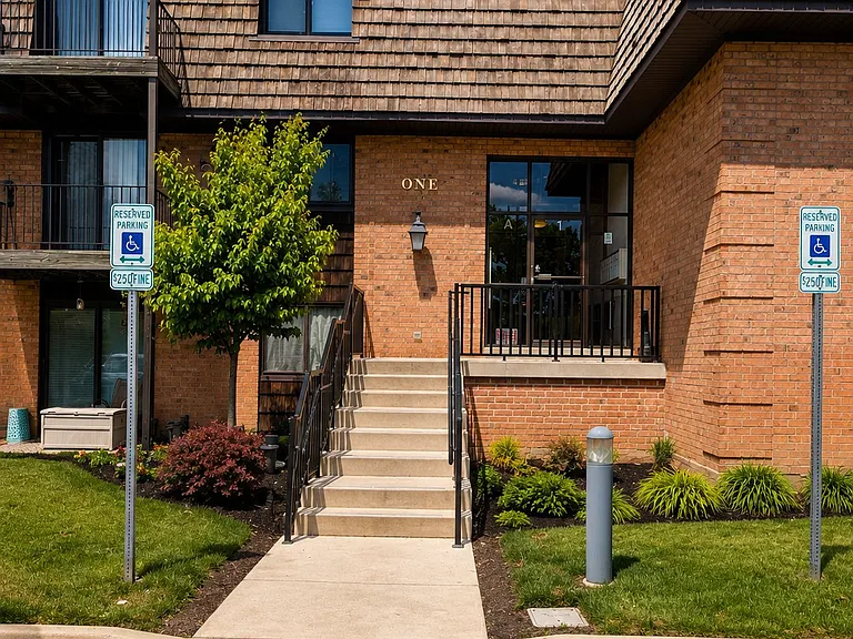 1 Oak Creek Dr #1302 — Photo 1