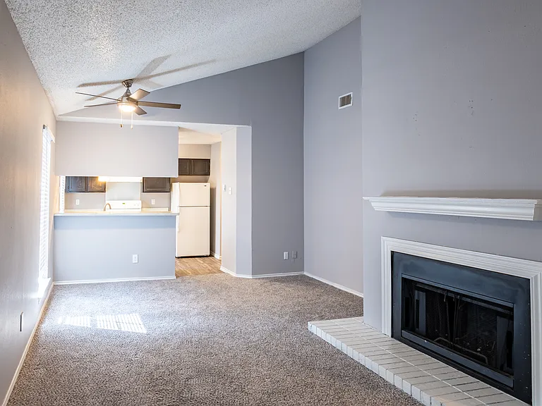 La Prada Place Apartments — Photo 25