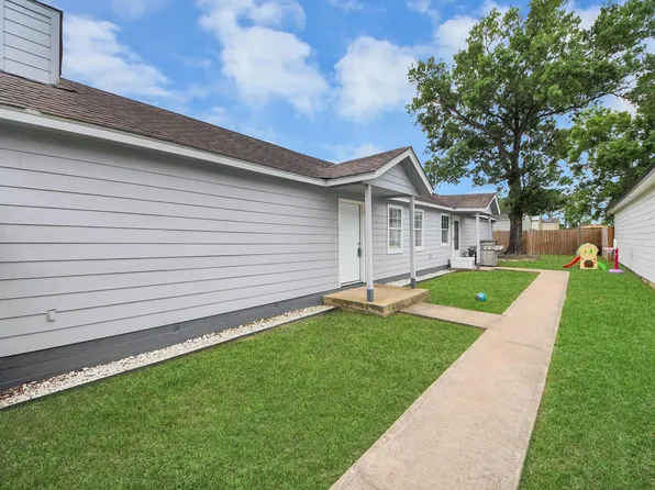 13826 Northlake Dr, Houston, TX 77049