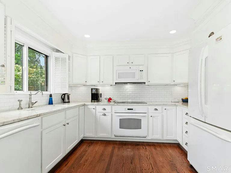 377 Main St #8 — Photo 11