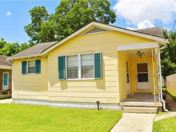 814 Evergreen Dr, Gretna, LA 70053