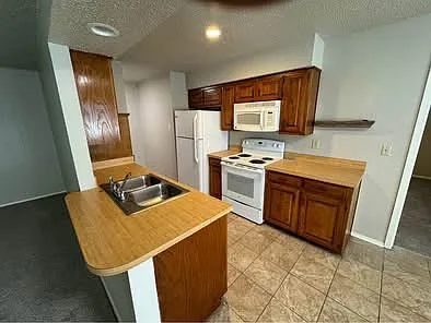 543 W Jefferson St — Photo 4