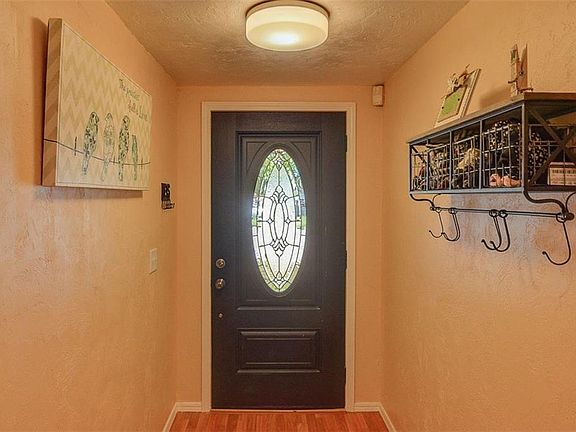 3rd image of 1301 Aspen Dr