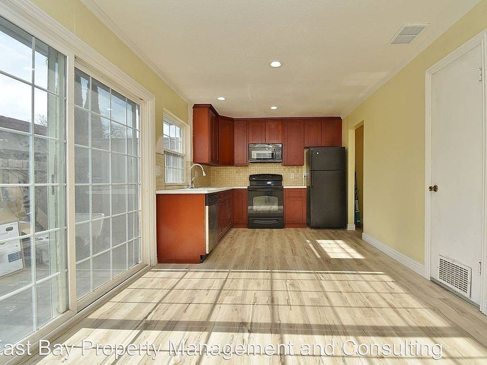 1st image of 275 Orosi Way