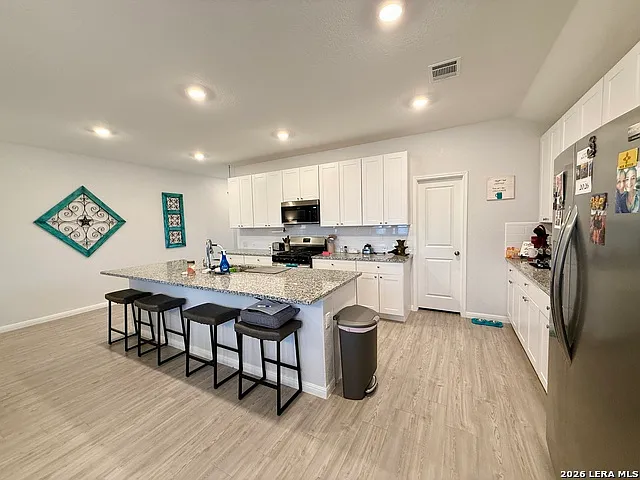 3 bed, 2.0 bath, 1675 sqft, $1,795 — Photo 2