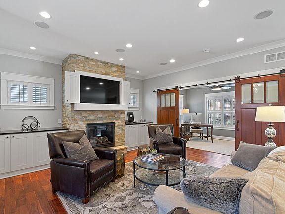 4th image of 9410 Ancient Oak Ln