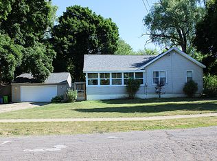 525 3rd St, Fenton, MI 48430