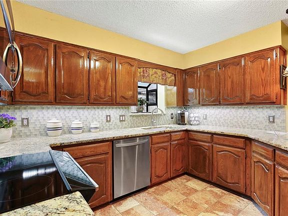 5th image of 4000 Mesa Dr