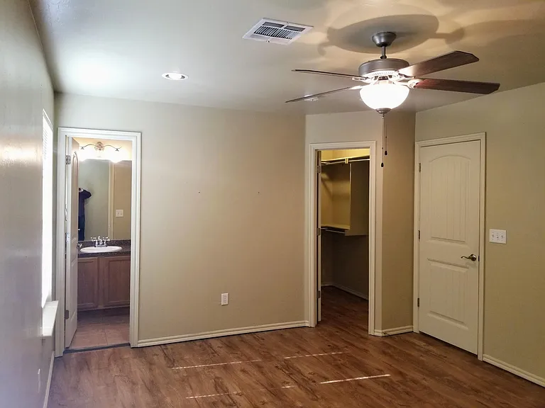 2230 SW 102nd St — Photo 15