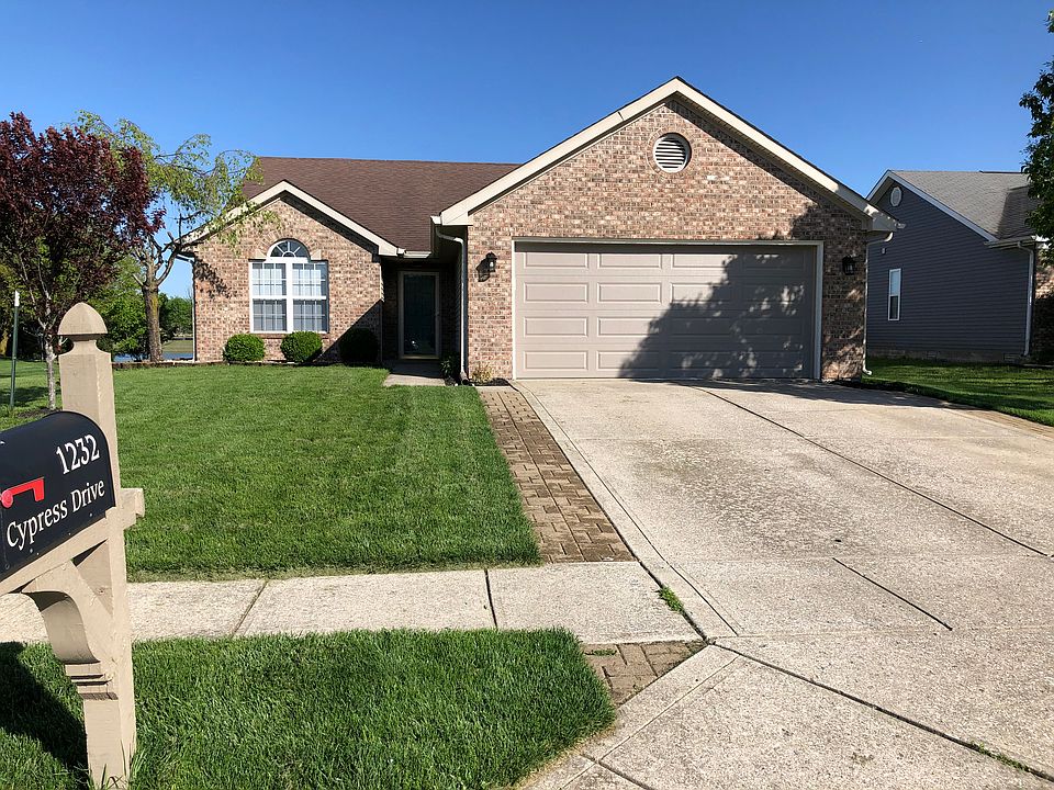 Brick and vinyl exterior