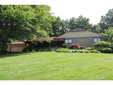 801 White Oak Cir photo 1