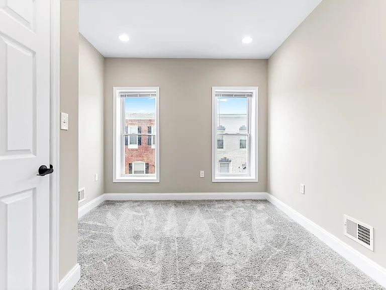 233 N Rose St — Photo 24