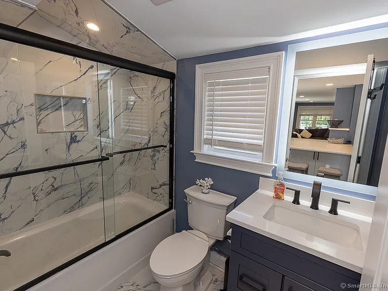 55 Swan Ave — Photo 14