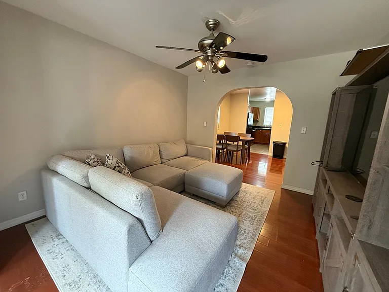 107 E Poplar St — Photo 3