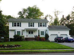 9 Glendale Dr, Manalapan, NJ 07726