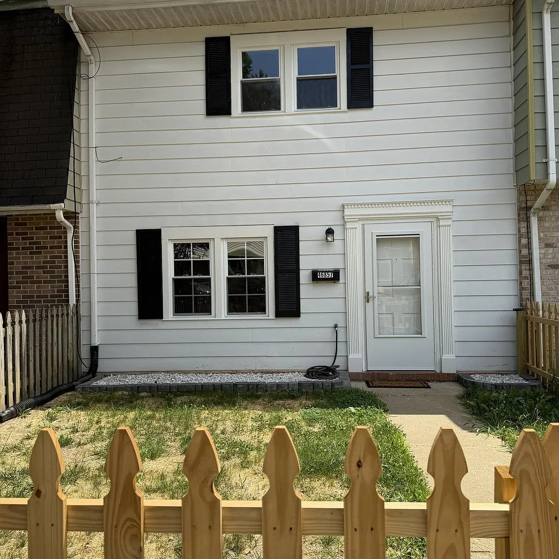 3 bed, 1.5 bath, 1240 sqft, $1,900 — Photo 1
