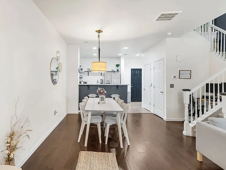 571 S Mobile Pl — Photo 6