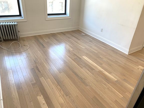 2nd image of 2102 Regent Pl #3DD