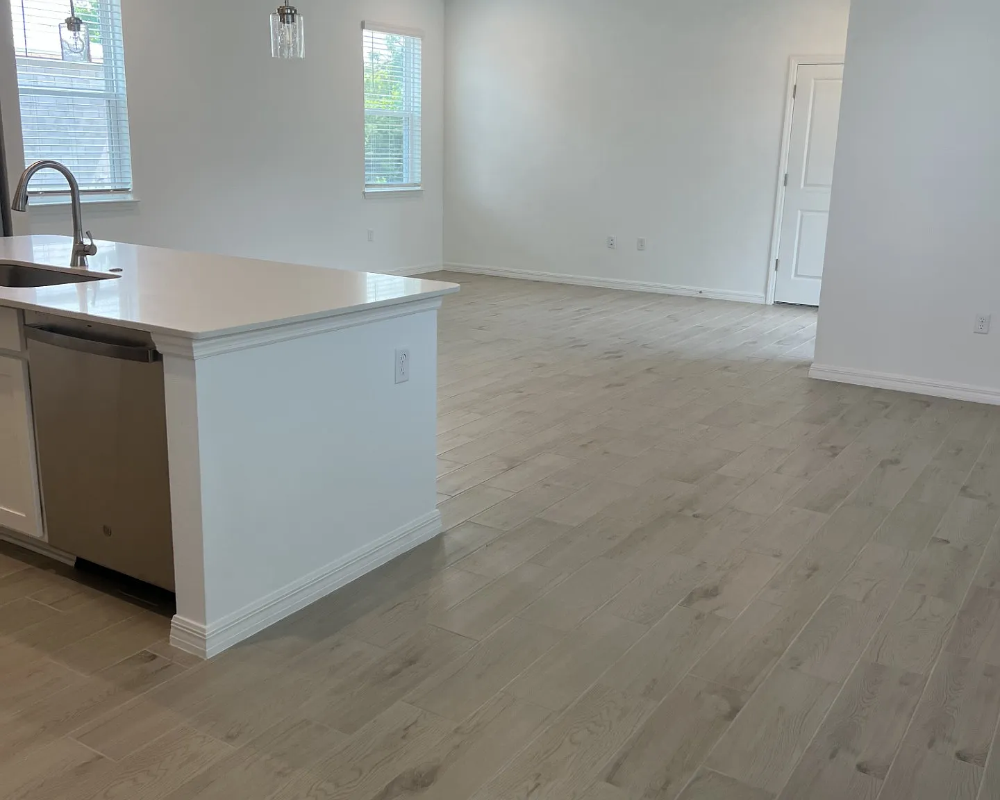 4 bed, 2198 sqft, $2,700 — Photo 4