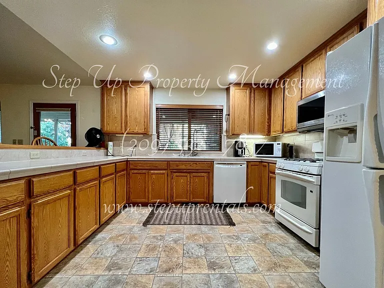 22519 Lina Ln — Photo 4