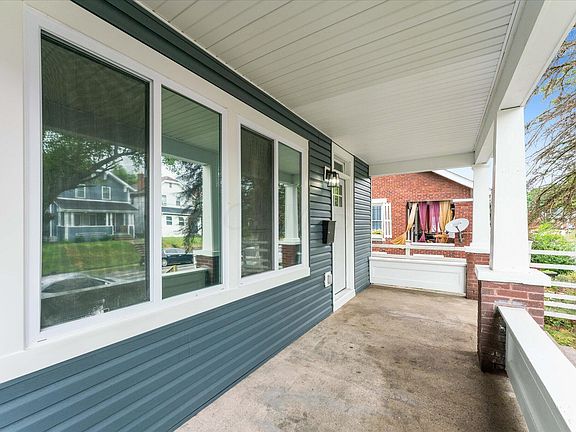 5th image of 995 S Champion Ave
